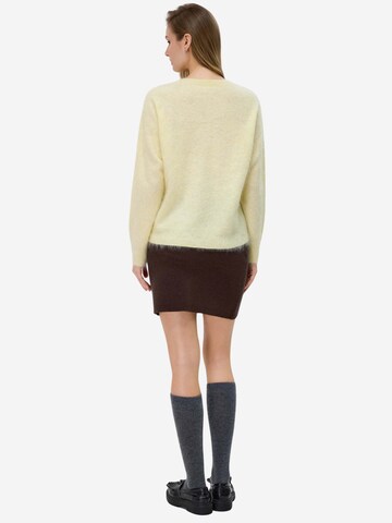 BELLEMERE NEW YORK Pullover 'Pullover aus gebürsteter Seide und Kaschmir mit V-Ausschnitt'‌‌‌‌‌ in Gelb
