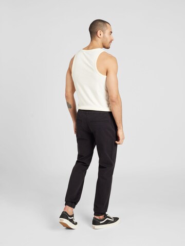 Tapered Pantaloni di JOHN DEVIN in nero