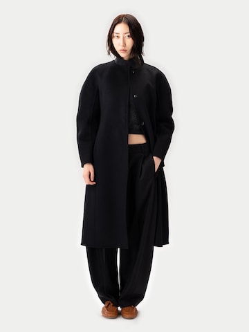 Manteau mi-saison 'Oval-Sleeve Cashmere Coat' GOBI Cashmere en noir