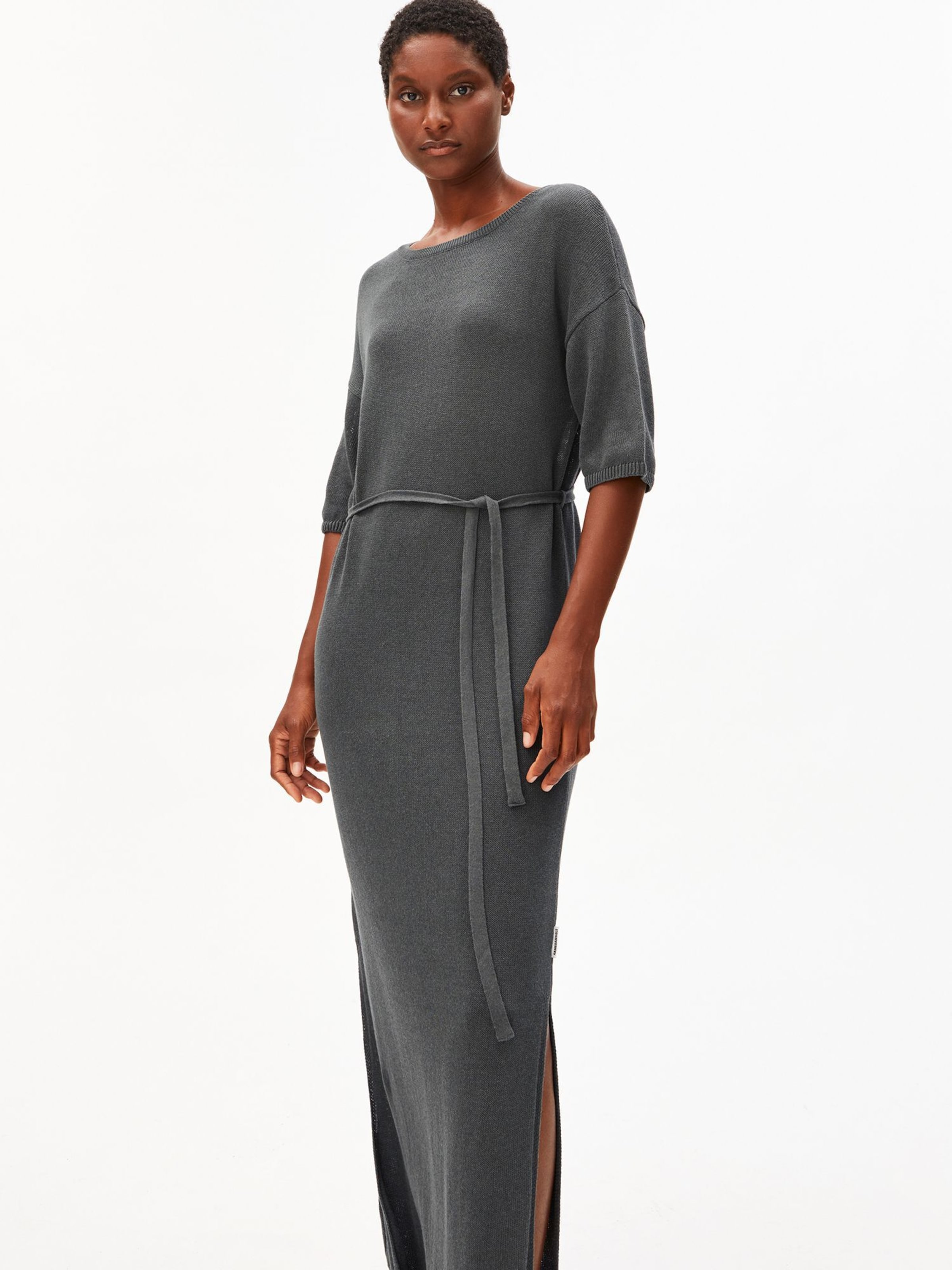 ARMEDANGELS Gebreide jurk in Grijs: voorkant