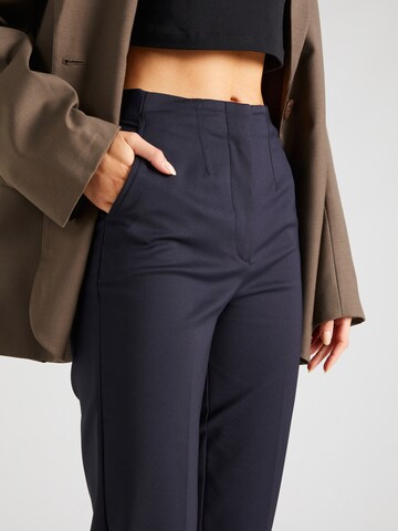 Coupe slim Pantalon à plis 'Mia' Marks & Spencer en bleu
