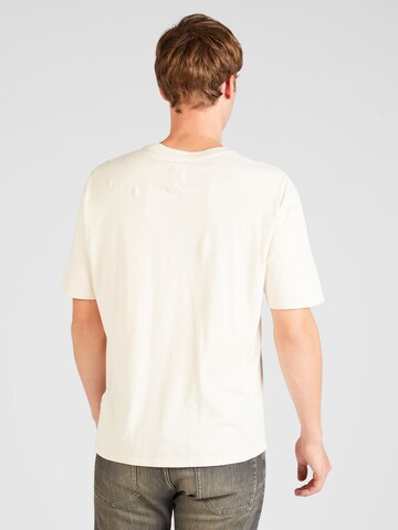 Tricou de la GUESS pe bej