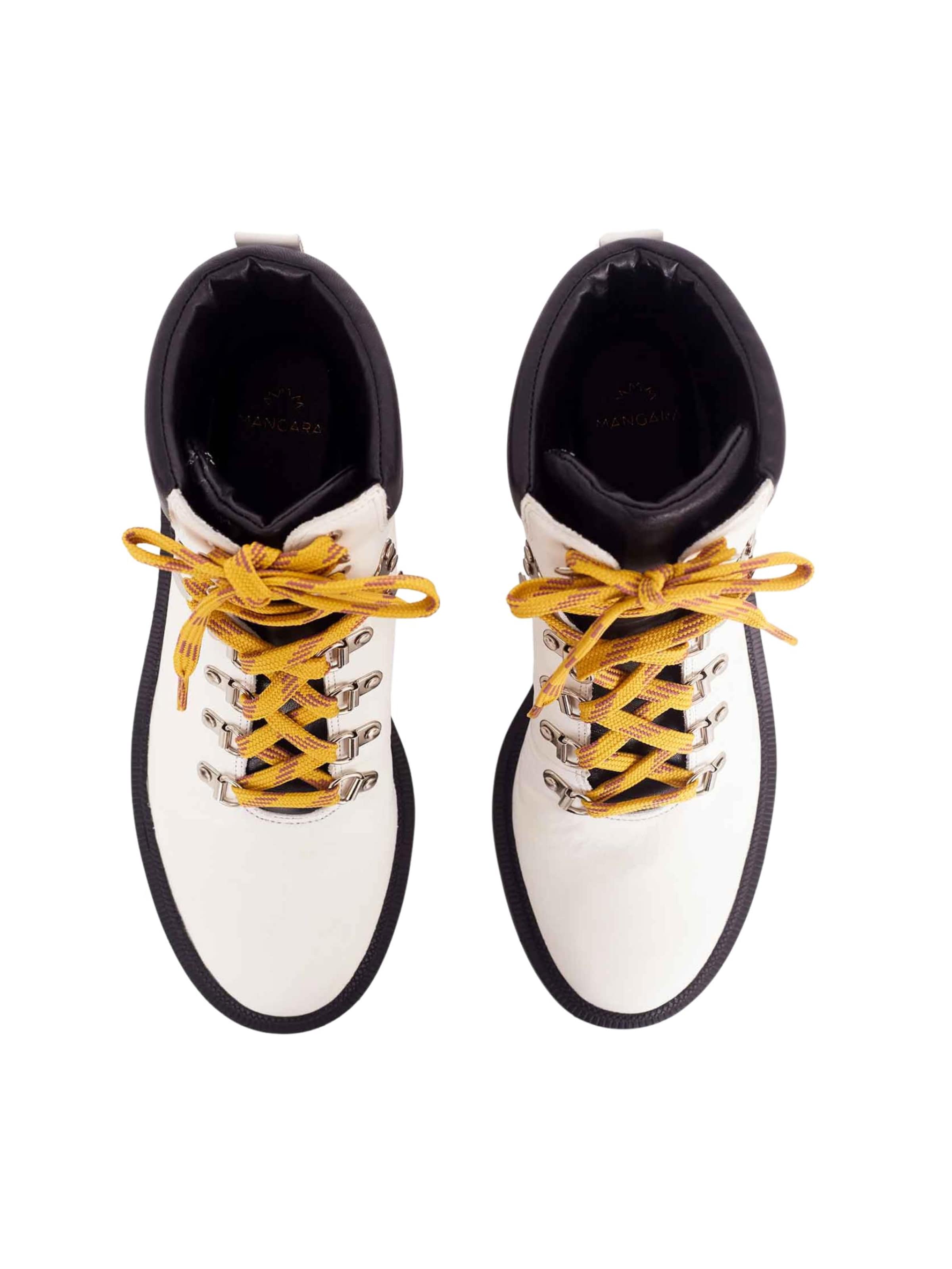 Mangara Atelier - Botas de tobillo 'Aracis' en blanco