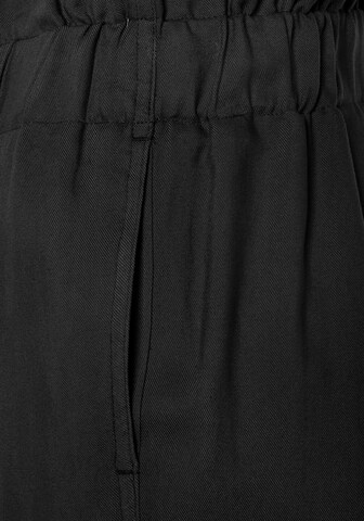 LASCANA - Loosefit Calças com pregas em preto
