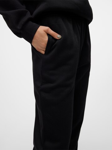 Tapered Pantaloni di VERO MODA in nero