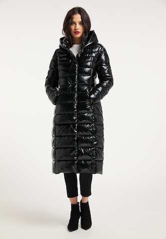 faina Winter Coat in Black: front