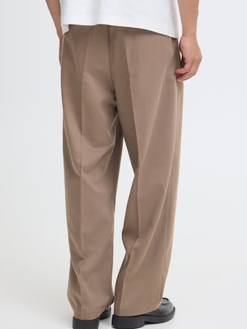 Casual Friday Loose fit Pleat-Front Pants 'CFGrant' in Brown