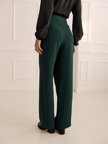 Guido Maria Kretschmer Women Regular Trousers 'Hanne' in Green