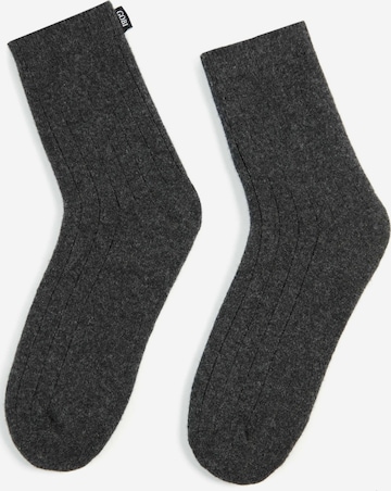 GOBI Cashmere Socks in Grey: front