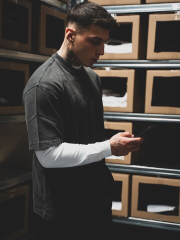 ATELIER OF FAITH Shirt 'ESSENTIALS PACK | STONE WASHED TEE & LONGSLEEVE' in Grijs: voorkant