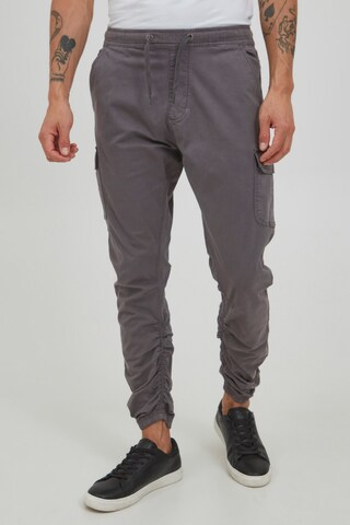 INDICODE JEANS Regular Cargo Pants in Grey: front