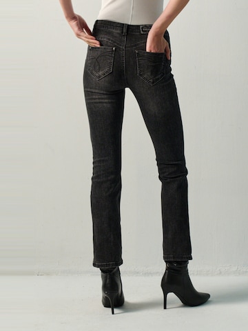 Coupe slim Jean KOROSHI en noir