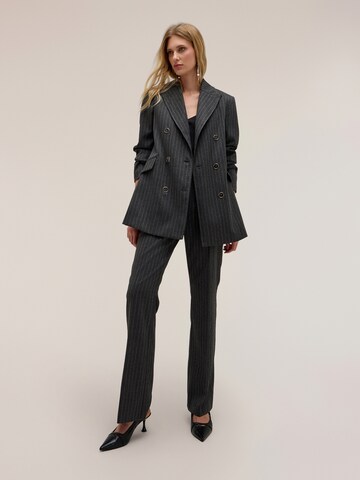 Pantaloni di MOTIVI in grigio