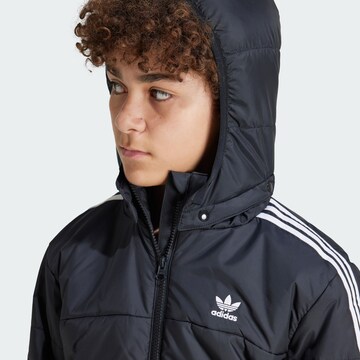ADIDAS ORIGINALS Демисезонная куртка 'Adicolor' в Черный