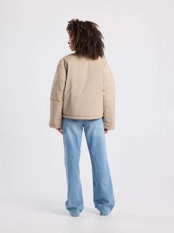 America Today Tussenjas in Beige