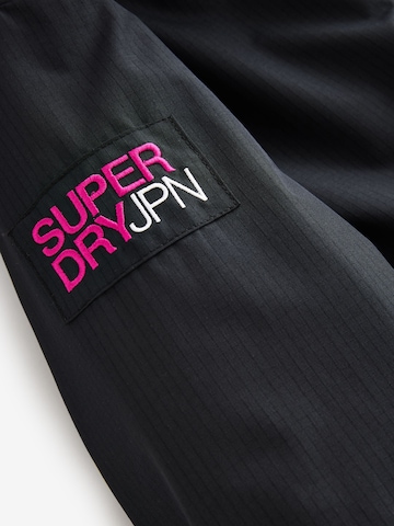 Superdry Kappa i svart