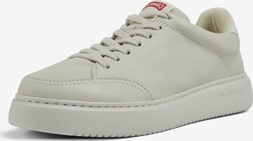 Baskets basses CAMPER en blanc : devant