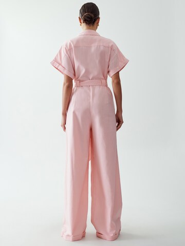 The Fated Jumpsuit 'HARVEY' i rosa: baksida