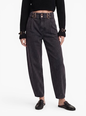 Hoermanseder Tapered Pleated Jeans in Grey: front