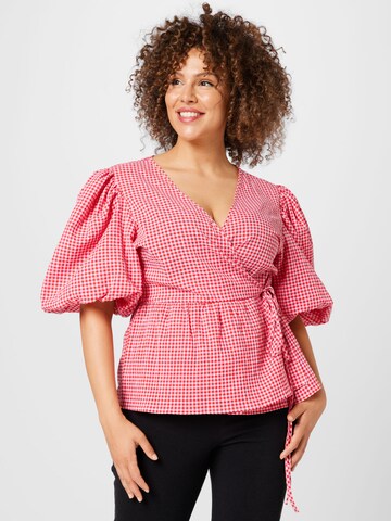 Nasty Gal Plus Blouse in Rood: voorkant