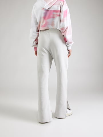 Calvin Klein JeansFlared/zvonoliki kroj Hlače - siva boja