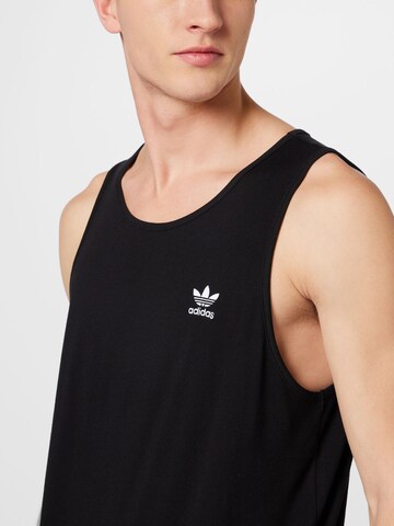 ADIDAS ORIGINALS - Camiseta 'Trefoil Essentials' en negro