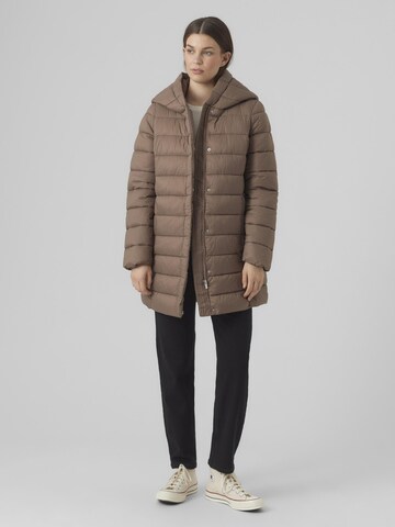 VERO MODA Зимняя куртка 'CARMEN' в Коричневый