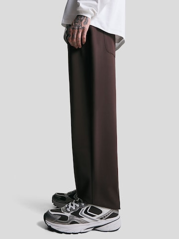 Bershka Loose fit Trousers in Brown