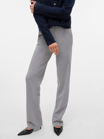 VERO MODA Regular Trousers in Grey: front