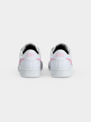 Baskets basses 'CLASSIC' Nike Sportswear en blanc