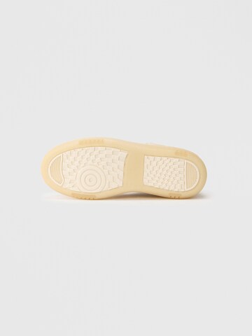 Baskets basses 'GLOSSY' Valentino Shoes en beige