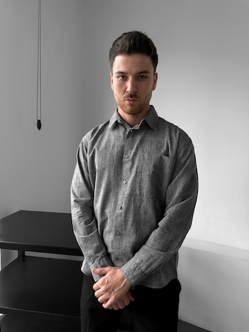 Comfort fit Camicia 'Regular Fit Cotton Pocket Shirt - Anthracite' di Kleidermafia in grigio