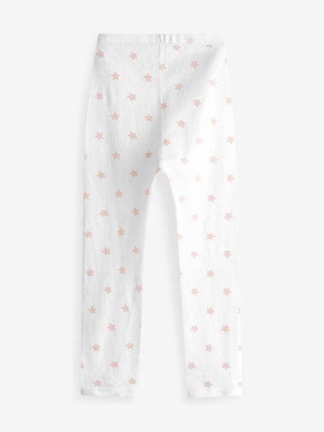 Pijamale de la Next pe alb