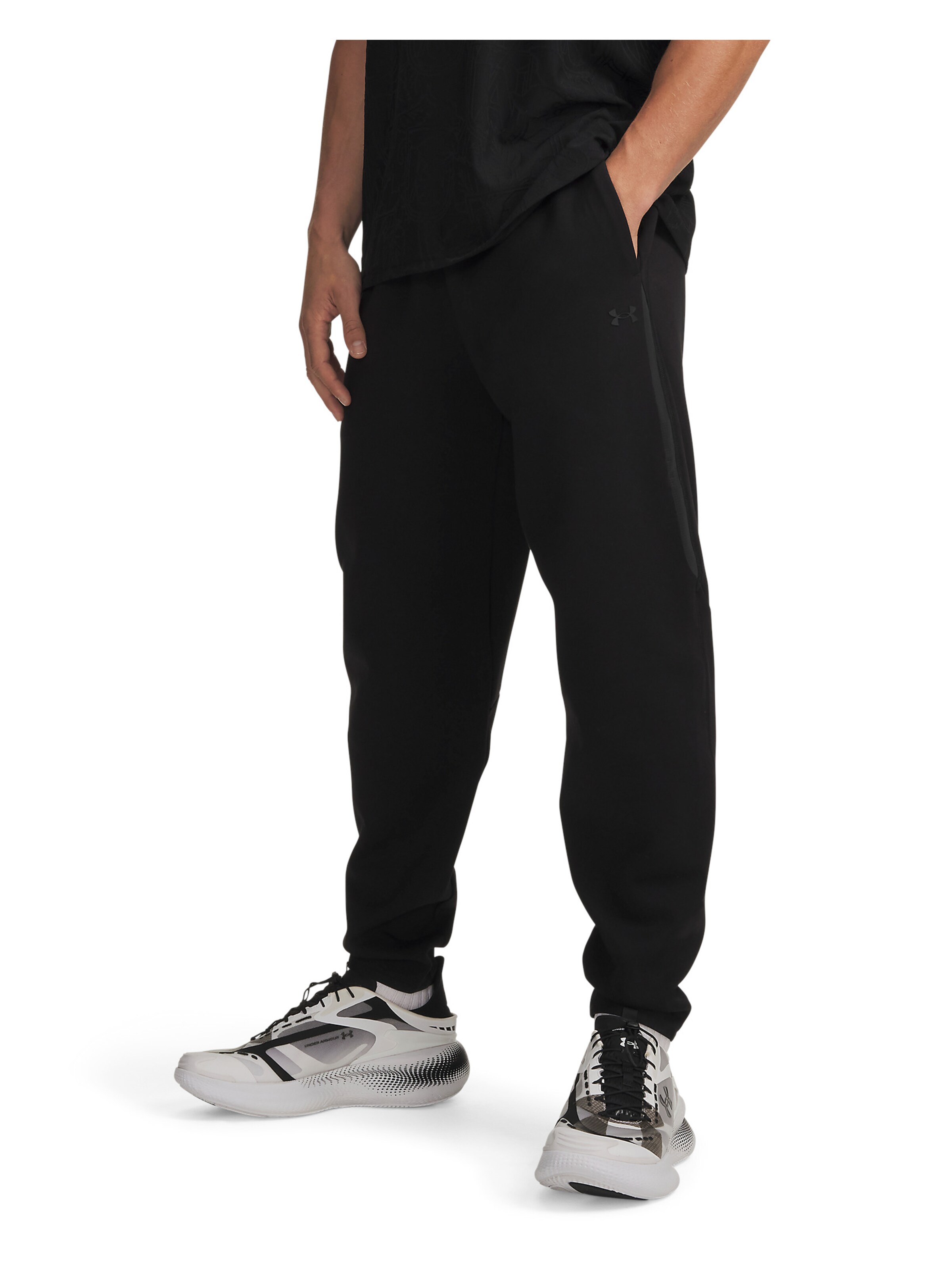 UNDER ARMOUR Tapered Sportbroek 'Unstoppable' in Zwart: voorkant