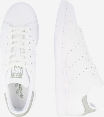 Baskets basses 'STAN SMITH' ADIDAS ORIGINALS en blanc