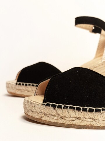 Alhamas Strap sandal 'Alpargata Cuña 7 cm' in Black