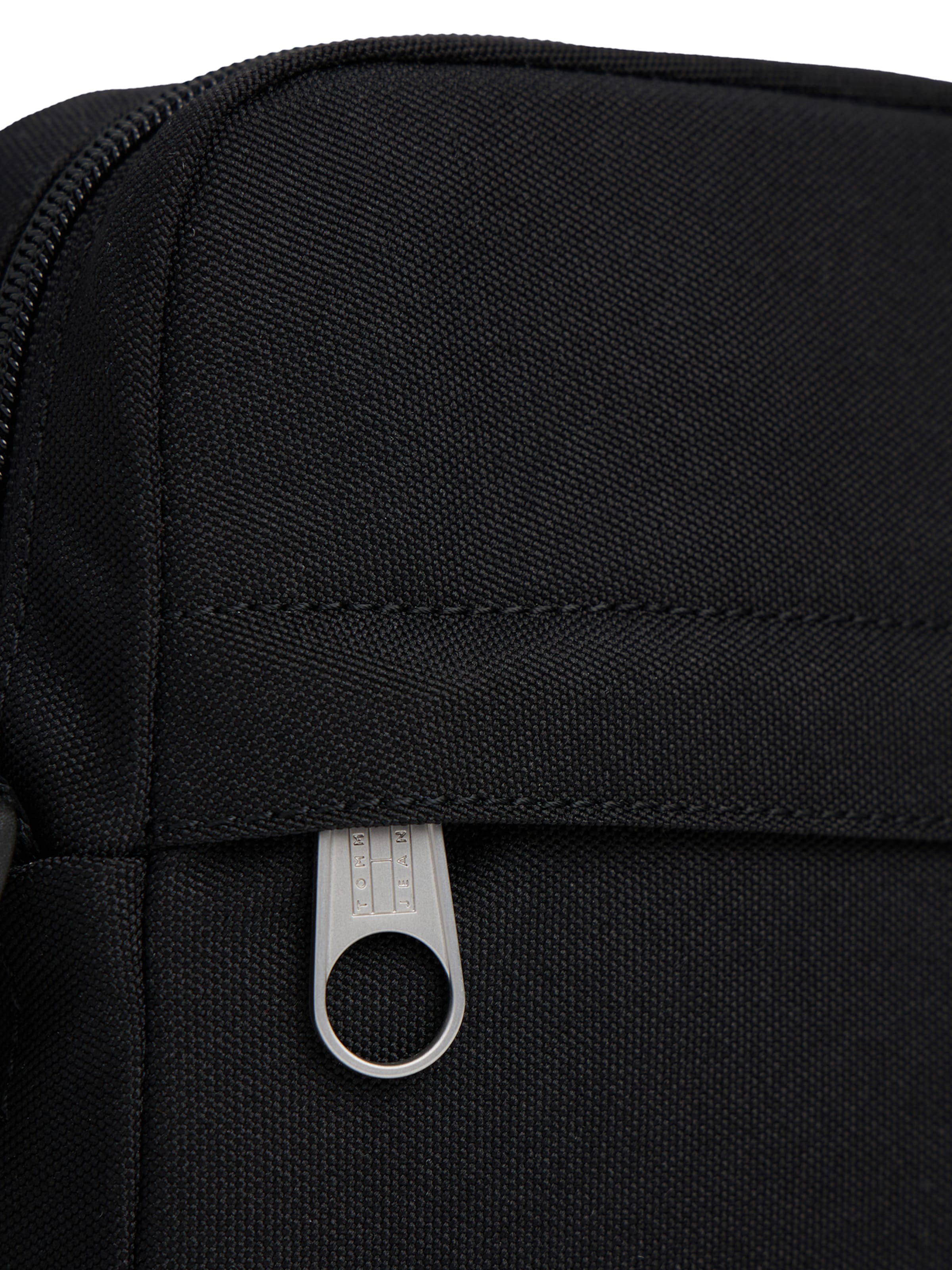 Tommy Jeans Τσάντα ώμου 'ESS' σε μαύρο