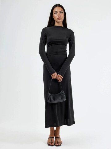 Busem - Vestido em preto: frente