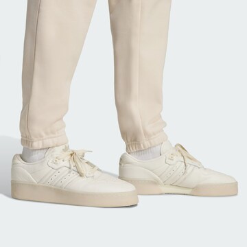 Tapered Pantaloni 'Trefoil Essentials' di ADIDAS ORIGINALS in bianco