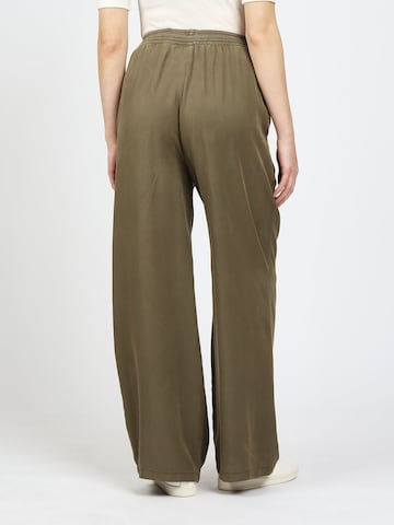 Gang Loosefit Hose '94YARA ' in Grün