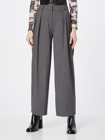 WEEKDAY Wide leg Pleat-Front Pants 'Hazel' in Grey: front