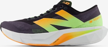 new balance Sneaker 'FuelCell Rebel v4'. in Schwarz: Vorderseite