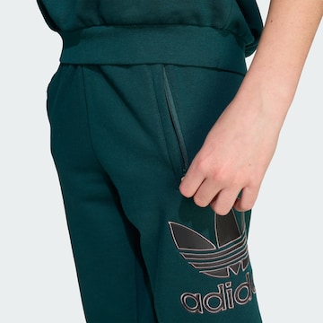 Effilé Pantalon ADIDAS ORIGINALS en vert