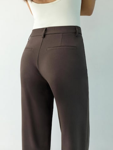 Pull&Bear Bő szár Nadrág - barna