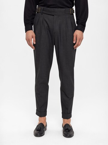 Antioch Regular Hose in Grau: Vorderseite