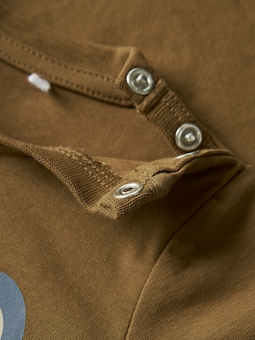 Maglietta 'NBMSHOUT' di NAME IT in marrone