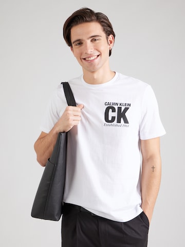 Calvin Klein Тениска в бяло: отпред
