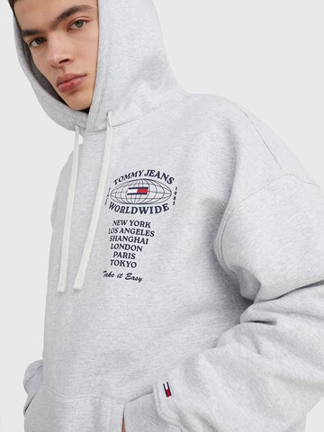 Sweat-shirt 'Modern Essentials' Tommy Jeans en gris