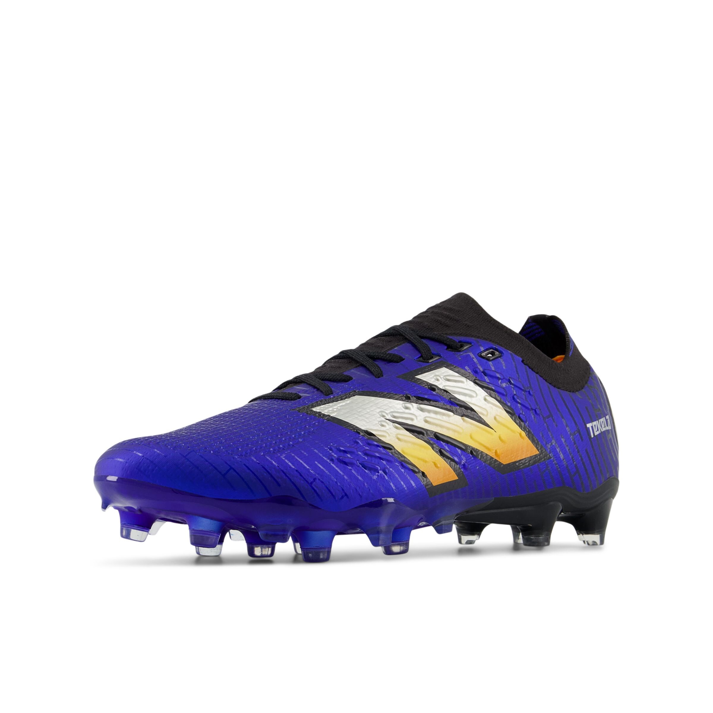 Chaussure de foot 'TEKELA PRO V4+' new balance en violet : devant
