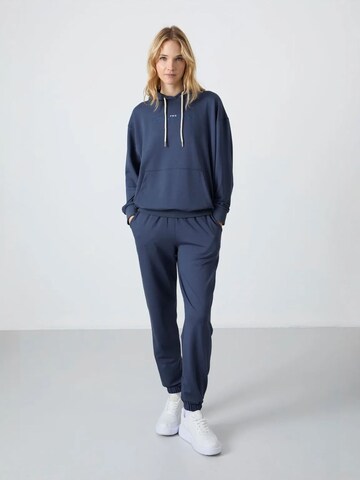 Tommy LifeJogging komplet - plava boja: prednji dio